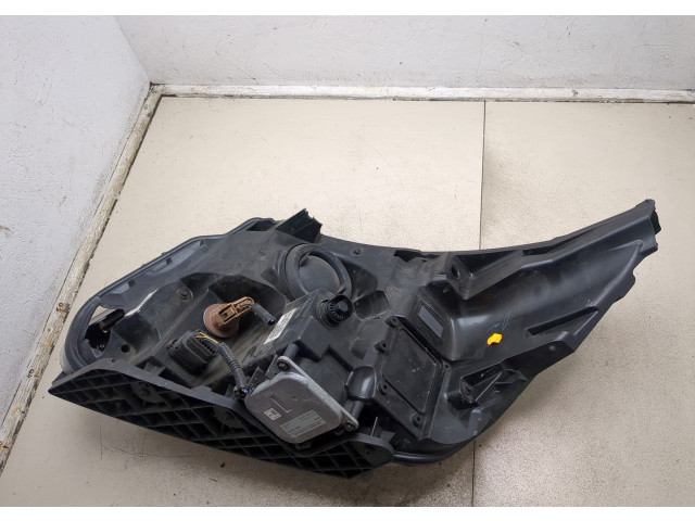 Фара передняя Ford Explorer 2015-2019 правая