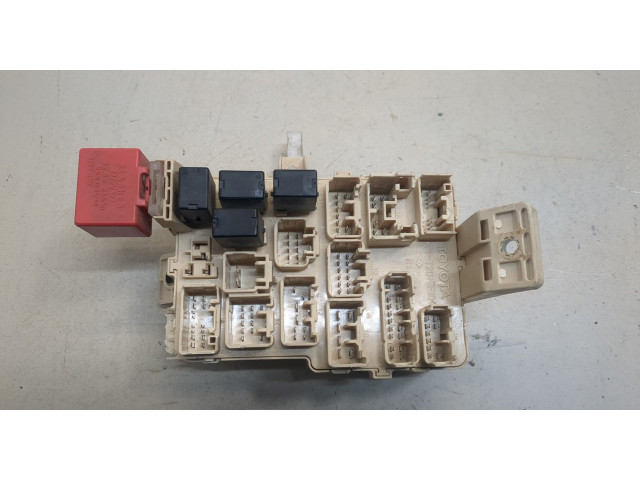 Блок предохранителей Toyota Sequoia 2000-2008