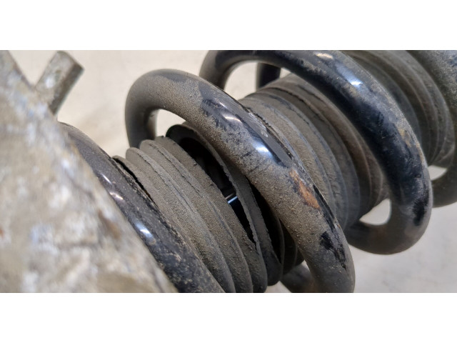 Стойка амортизатора  Volkswagen Touareg 2002-2007      