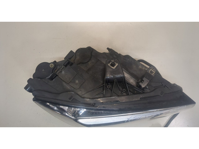 Фара передняя  Audi Q2 2016-2021 правая 