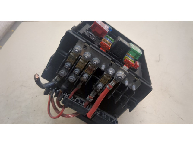 Блок предохранителей Volkswagen Golf 5 2003-2009