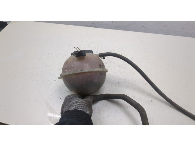 Бачок расширительный  Volkswagen Passat 4 1994-1996    