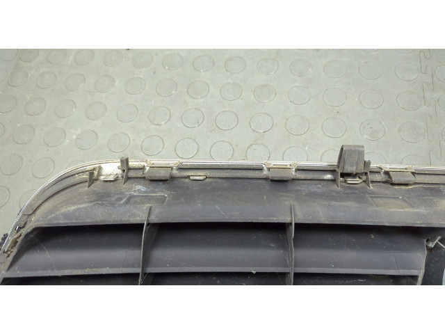 Решетка радиатора Volkswagen Passat 5 2000-2005