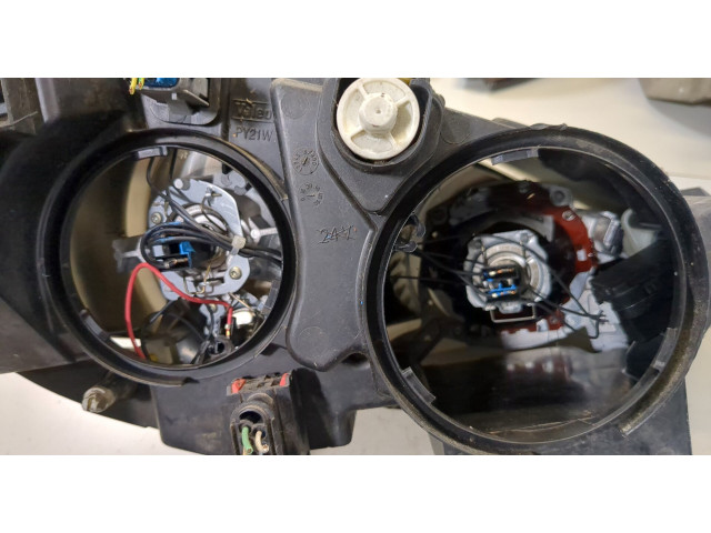 Фара передняя  Peugeot 807 левая 