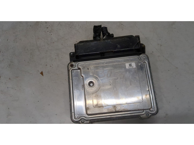 Блок управления двигателем  Skoda SuperB 2008-2015     