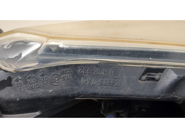 Фара передняя  Toyota iQ левая 