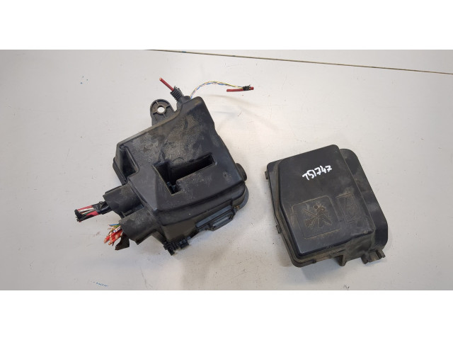 Блок предохранителей  Dacia Logan 2012-2016      243825499R   