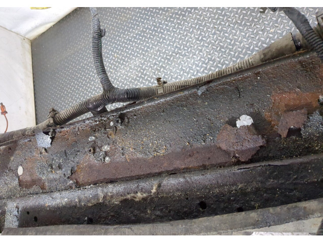 Замок капота  Cadillac Escalade 2 2000-2006     