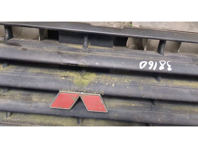 Решетка радиатора  Mitsubishi Pajero 1990-2000          2.5 