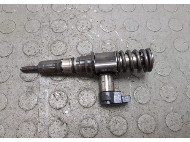 Форсунка топливная Volkswagen Passat 6 2005-2010 03G130073S