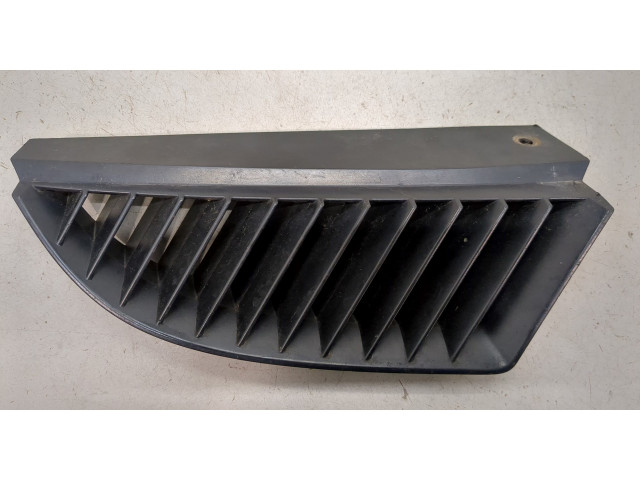 Решетка радиатора Mitsubishi Colt 2004-2008