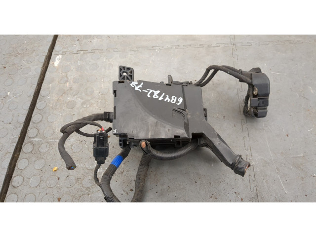 Блок реле KIA Venga