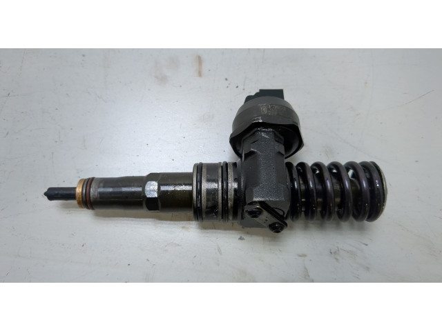 Форсунка топливная  Volkswagen Caddy 2004-2015    038130073BN, 038130079TX     