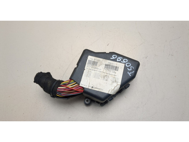 Блок предохранителей Volkswagen Golf 4 1997-2005 8D1941824