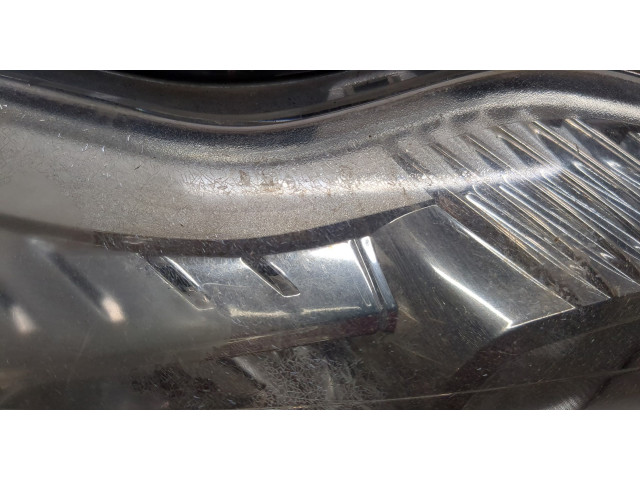 Фара передняя  Ford Focus 2 2008-2011 правая 