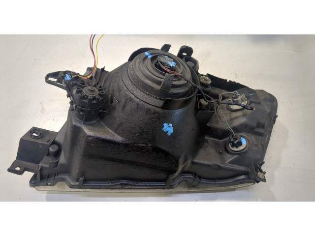 Фара передняя Mitsubishi Pajero / Montero 2000-2006 правая