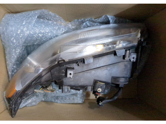 Фара передняя  Volvo V70 2001-2008 левая 