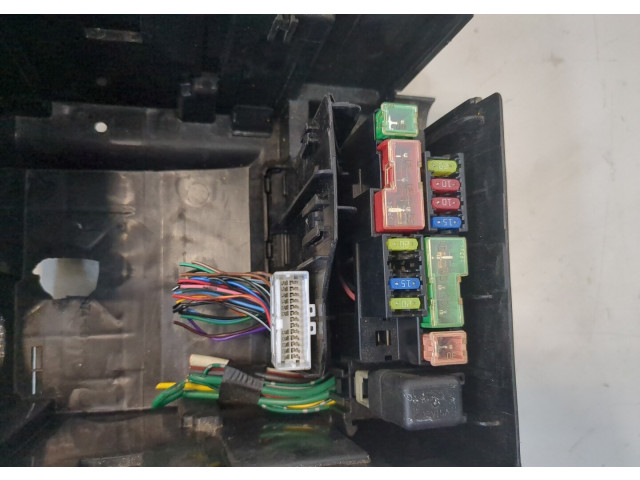 Блок предохранителей Infiniti QX56 2004-2010 243827s110 5.6