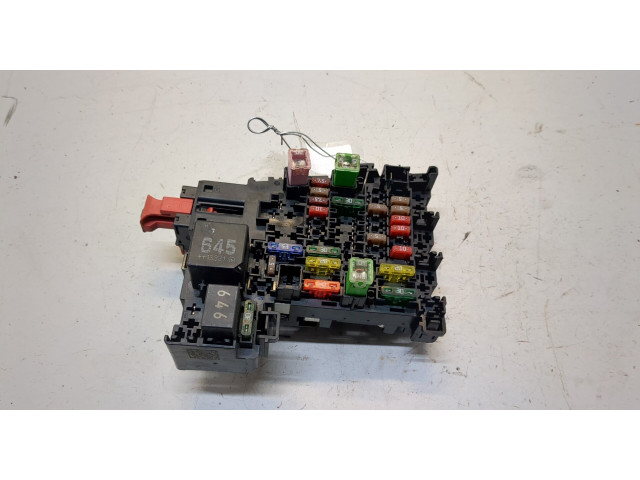 Блок предохранителей  Volkswagen Jetta 6 2014-2018      5Q0937615C   