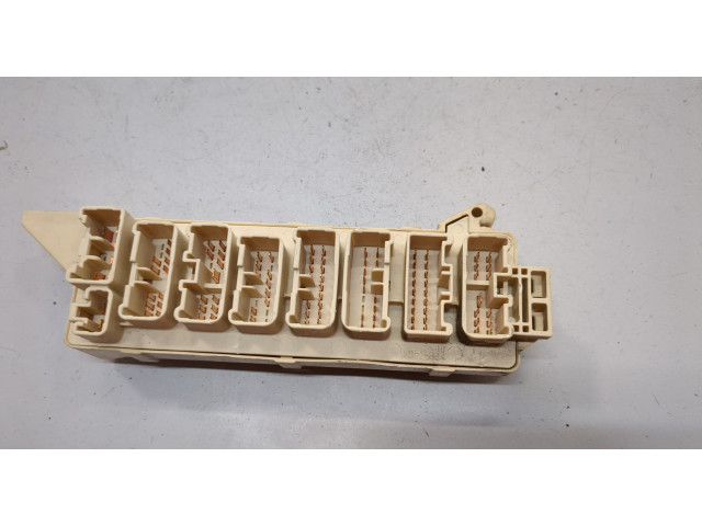 Блок предохранителей Mazda MPV 1999-2006