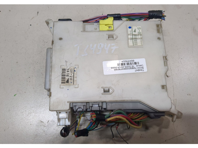 Блок предохранителей Lexus IS 2005-2013 8273053050 2.2