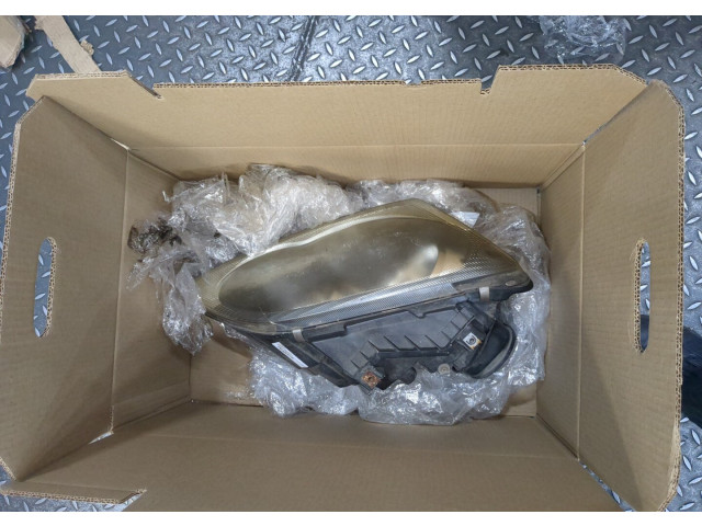 Фара передняя  Chrysler Pacifica 2003-2008 правая 