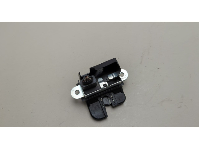 Замок багажника Volkswagen Golf Plus