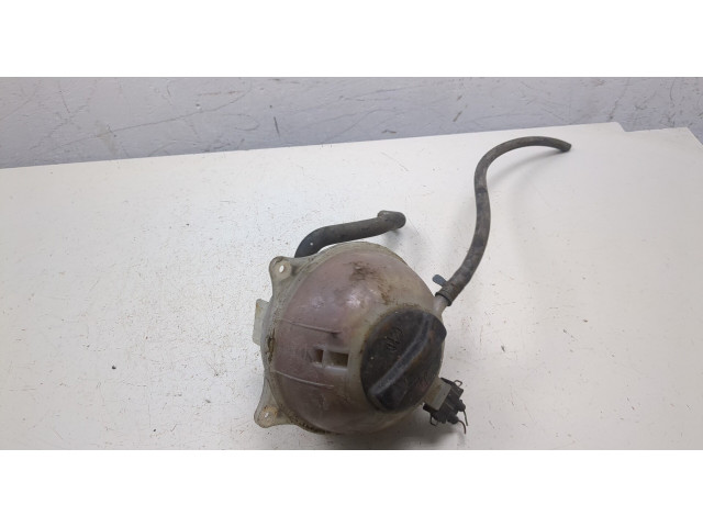 Бачок расширительный  Volkswagen Passat 4 1994-1996    