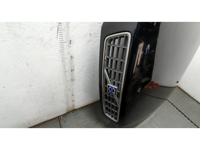 Решетка радиатора  Volvo S40 / V40 1995-2004          