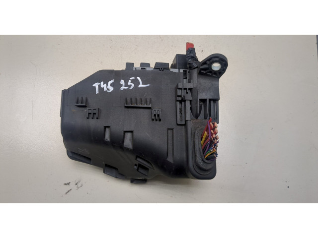 Блок предохранителей  Volvo V70 2007-2013      6G9T14A076MA   