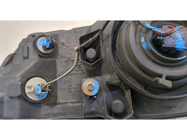 Фара передняя Mitsubishi Pajero / Montero 2000-2006 правая