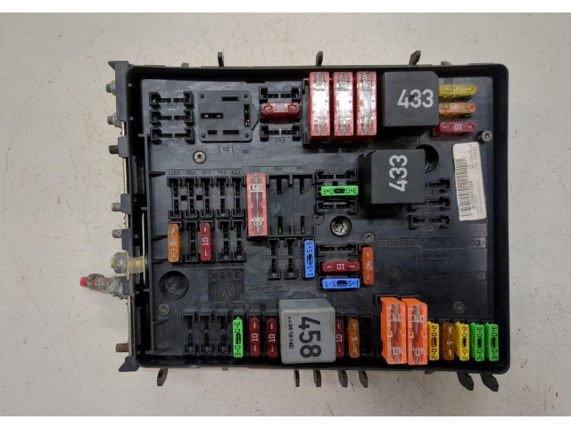Блок предохранителей Skoda Octavia (A5) 2004-2008