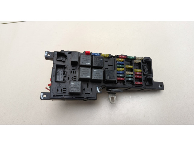 Блок предохранителей Volvo S60 2000-2009 30728008, 518828108