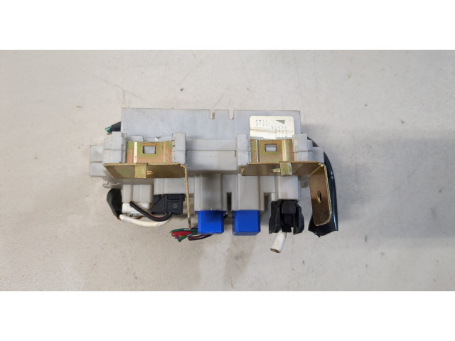 Блок предохранителей  Nissan Titan 2003-2007         