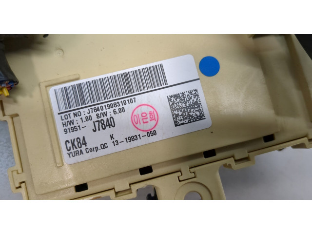 Блок предохранителей  KIA Ceed 2018-2021         