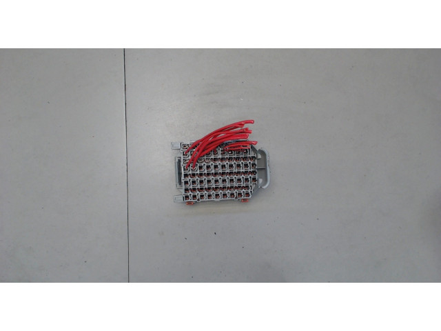 Блок предохранителей  Volvo V70 2001-2008      9162439    2.4