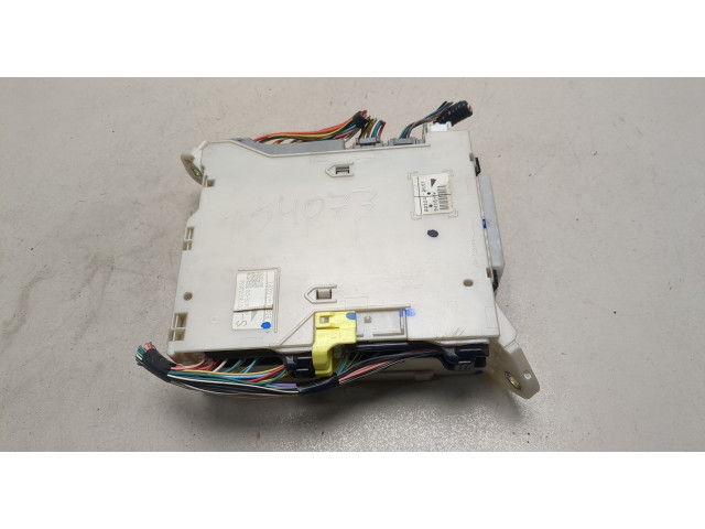 Блок предохранителей  Lexus IS 2005-2016      8273053050   