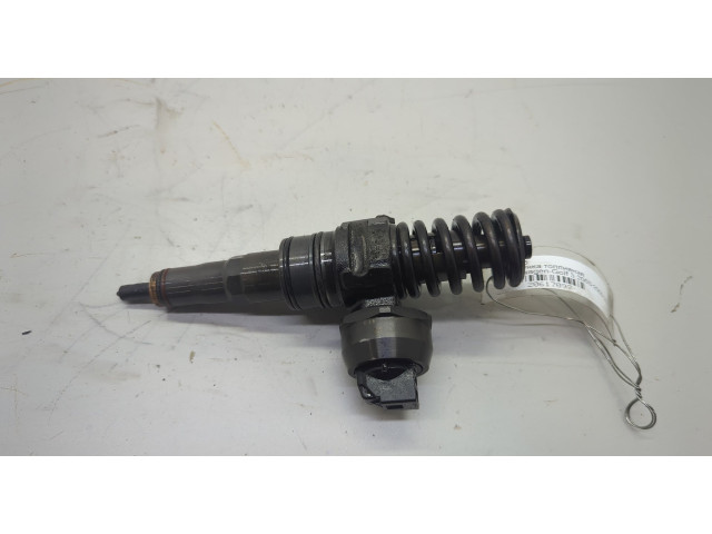 Форсунка топливная Volkswagen Golf 5 2003-2009 038130073BN