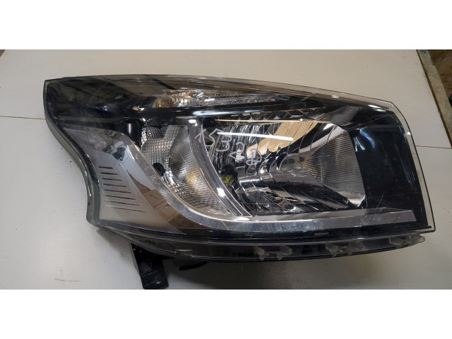 Фара передняя  Renault Trafic 2014-2021 правая 