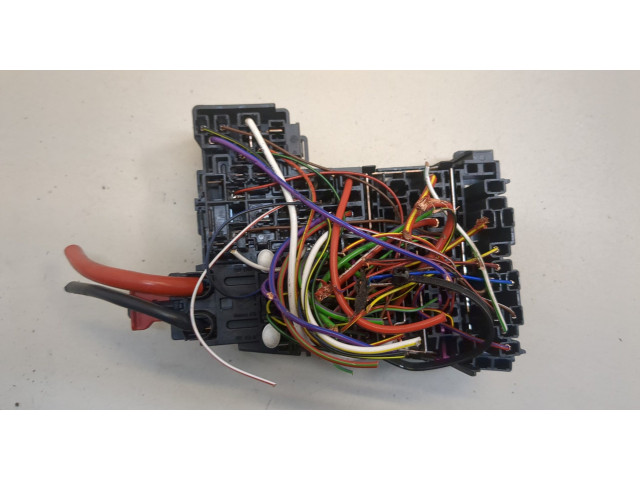 Блок предохранителей  Volkswagen Tiguan 2020-      5Q0937615C   