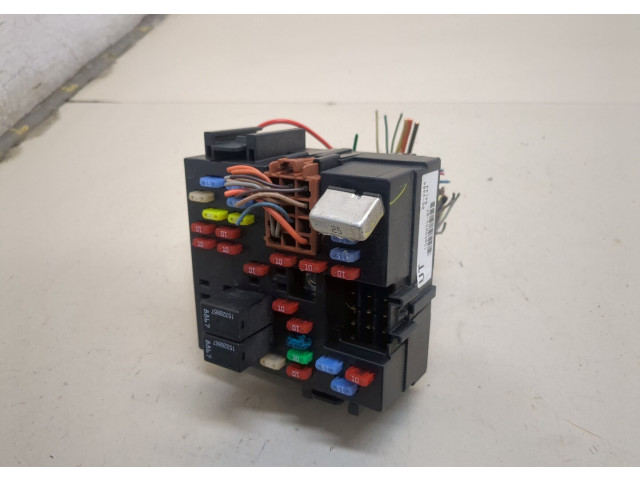 Блок предохранителей  Cadillac Escalade 2 2000-2006      15058033   