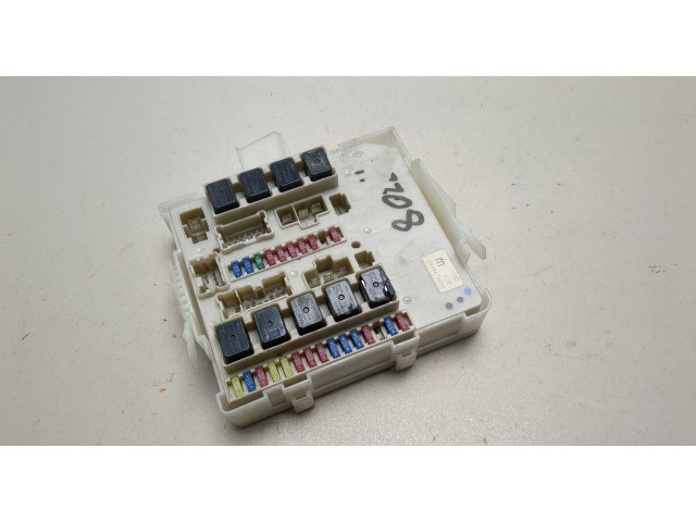 Блок предохранителей  Infiniti QX56 2004-2010      284B67S002   