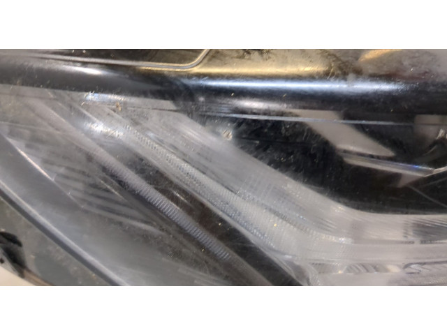 Фара передняя  Volvo XC40 правая 