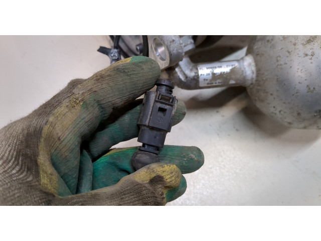 Стойка амортизатора  Volkswagen Phaeton 2002-2010 3D0616001K     