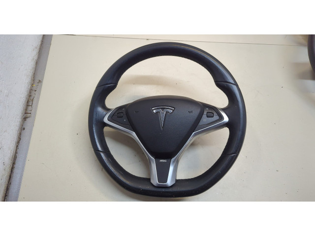 Руль Tesla Model S 2012-2016 100527900D