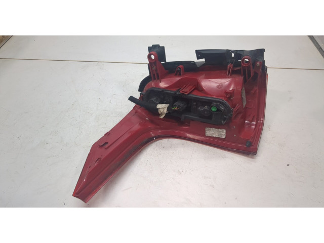 Задний фонарь Peugeot 5008 2009-2016