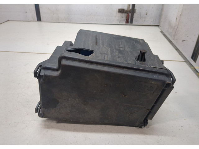 Блок предохранителей  Renault Trafic 2014-2021      758a68898r    1.6