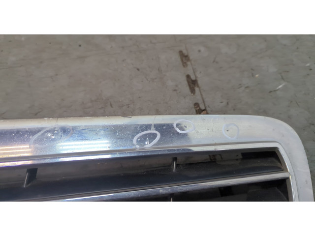 Решетка радиатора  Mercedes E W211 2002-2009          