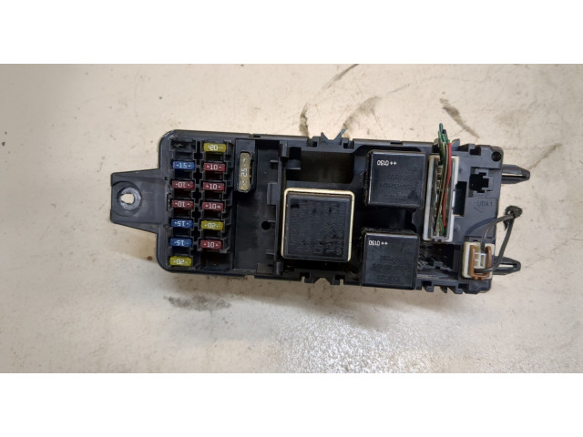 Блок предохранителей Mitsubishi Carisma 1.9