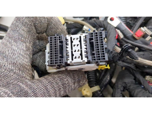 Блок предохранителей  GMC Acadia 2019-2025      84995496   